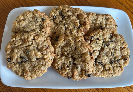 Cinnamony Oatmeal Raisin & Currant Cookies